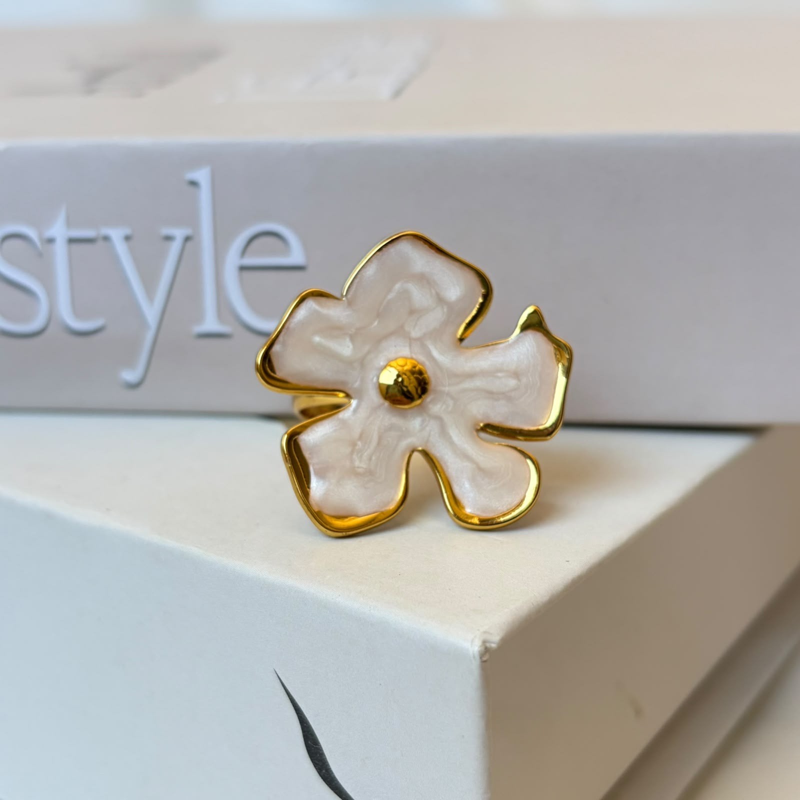 1659c3f7-c64e-48b6-ae71-50676c7ff47e Milky Pearl Ring - الصورة 1