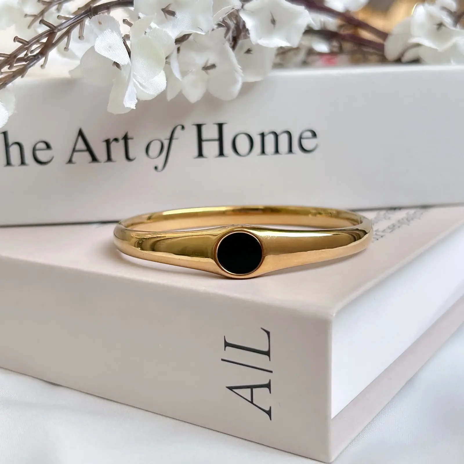 229827d8-07b8-4df0-830c-931e0eeb6252 Black bracelet - الصورة 1