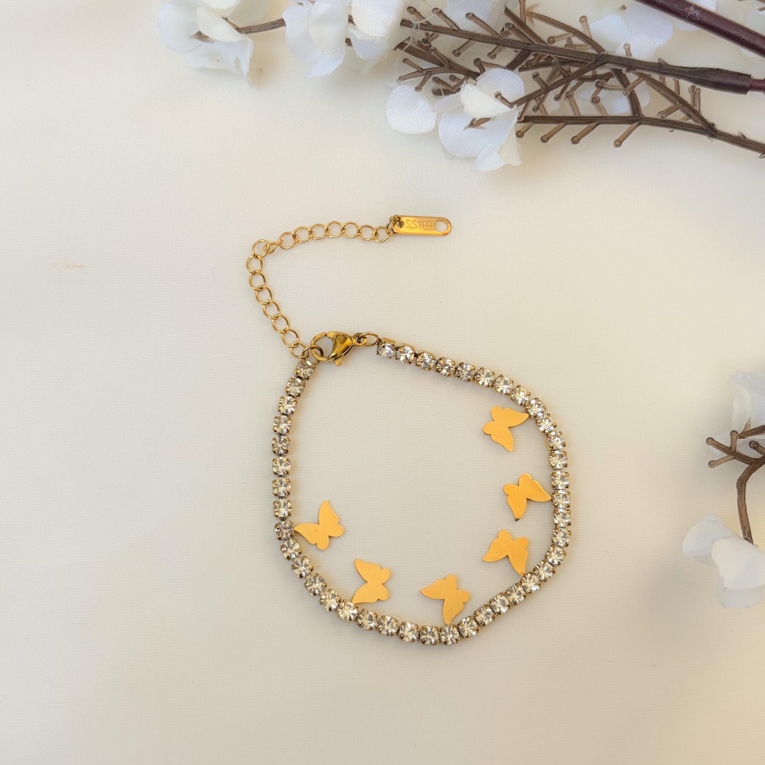 3a5b1bfd-5368-42f2-8eeb-0aad6ff6d623 Butterfly bracelet - الصورة 1