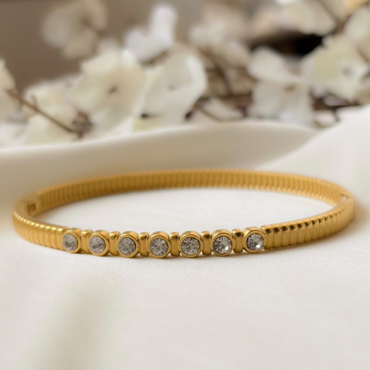715527e2-bbe0-49d1-bd2e-058a5ec92c0f Gold bracelet - الصورة 1