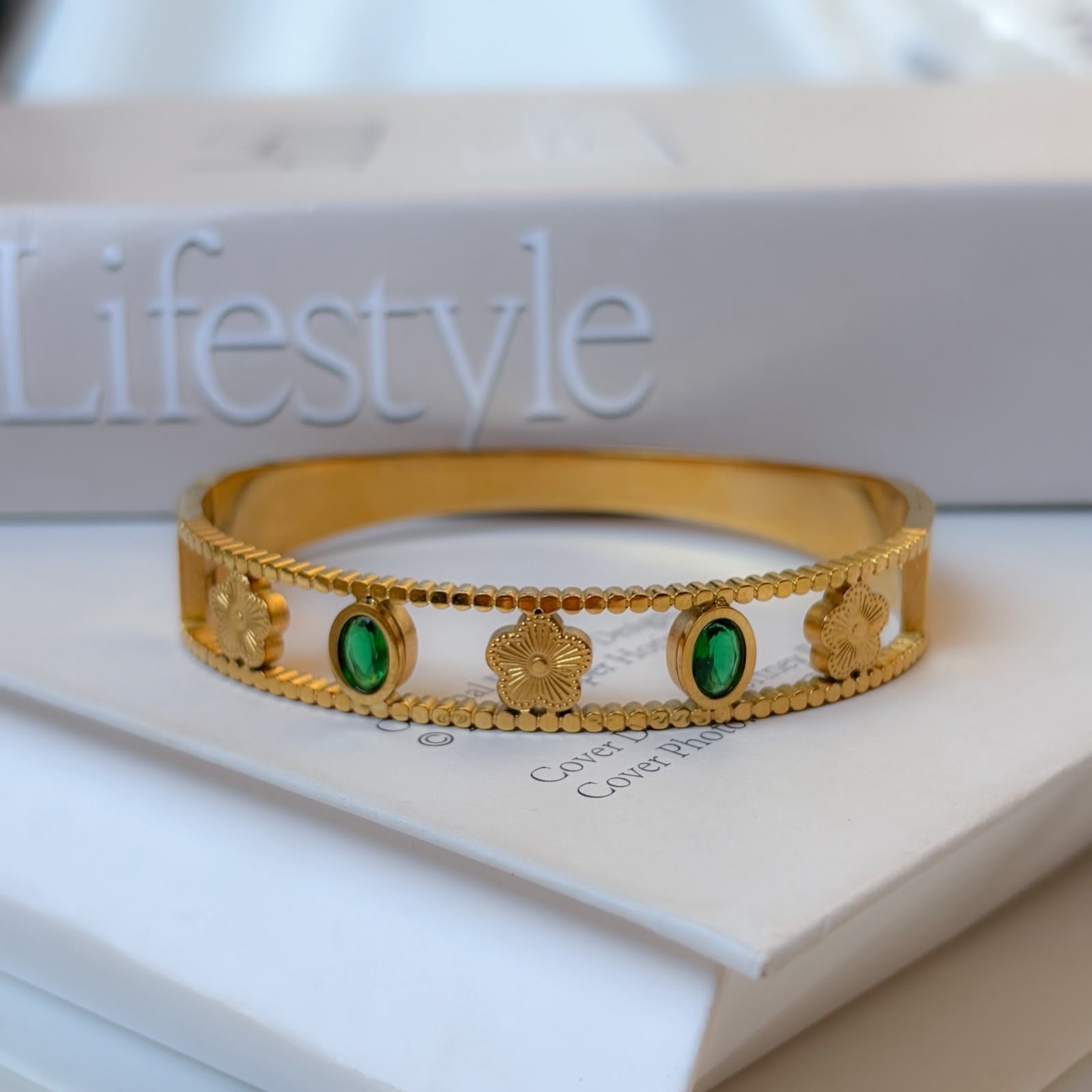 7a201e8d-9512-44b4-9890-1a3100d76b3f Jade Elegance - الصورة 1