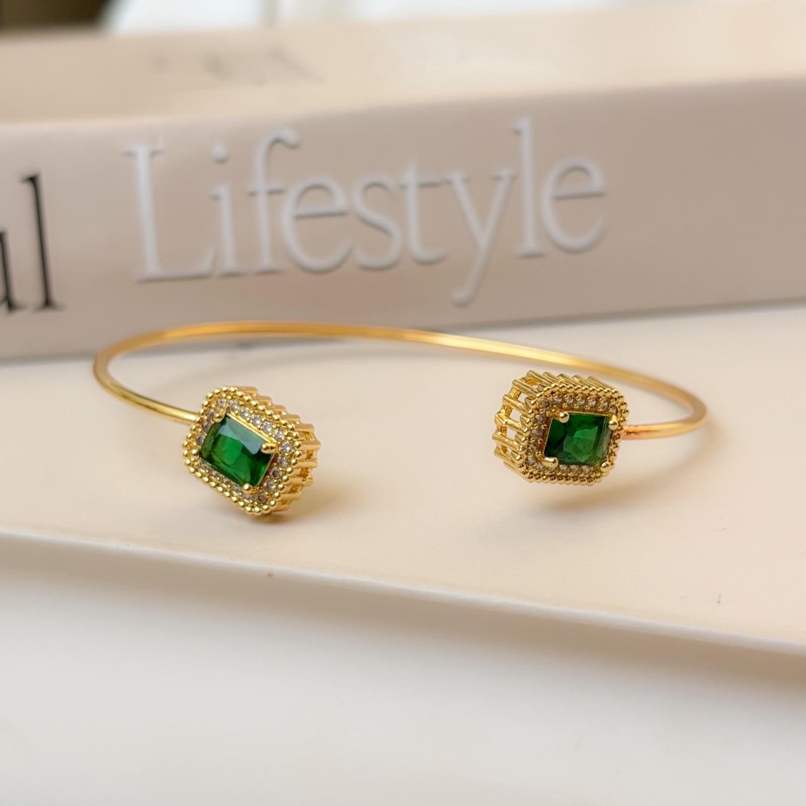 7dc00f45-7088-442f-ab77-a1932a8a1c22 Emerald Luxe - الصورة 1