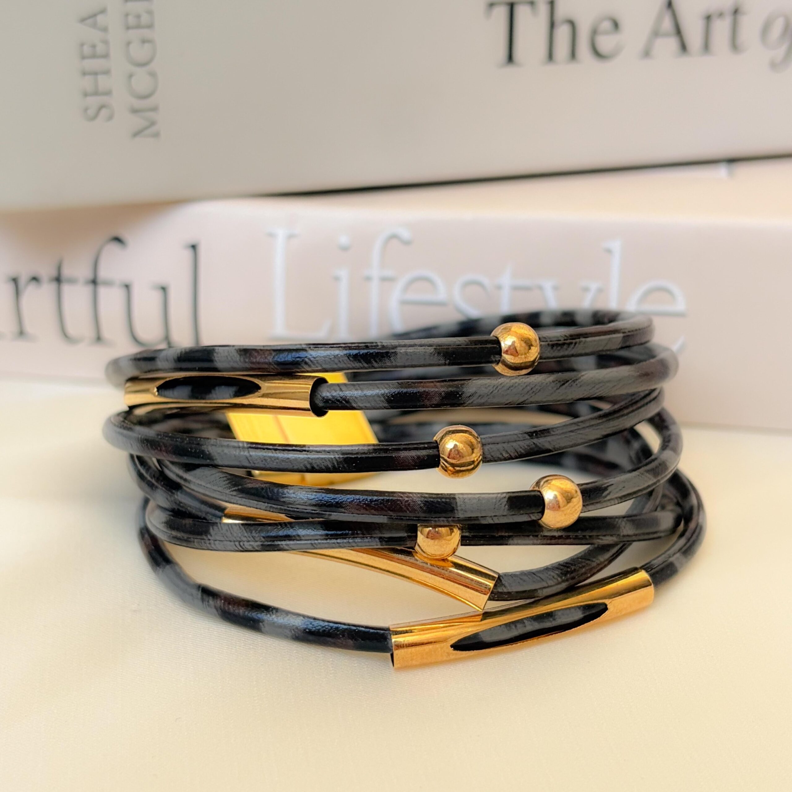 a2fe4ac1-3e7f-4ec5-a088-3ba1f1b94ed2 Tiger bracelet - الصورة 1