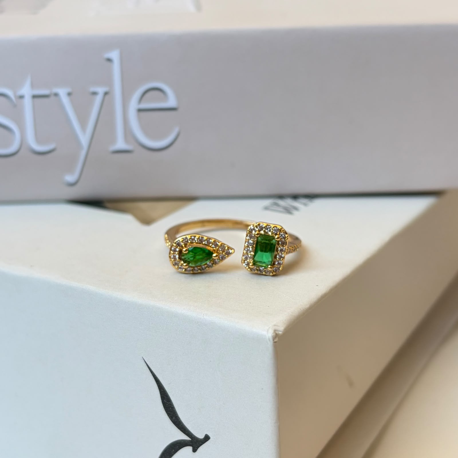 a91e6553-ddf4-4926-ab37-73f777874e78 Green Ring - الصورة 1