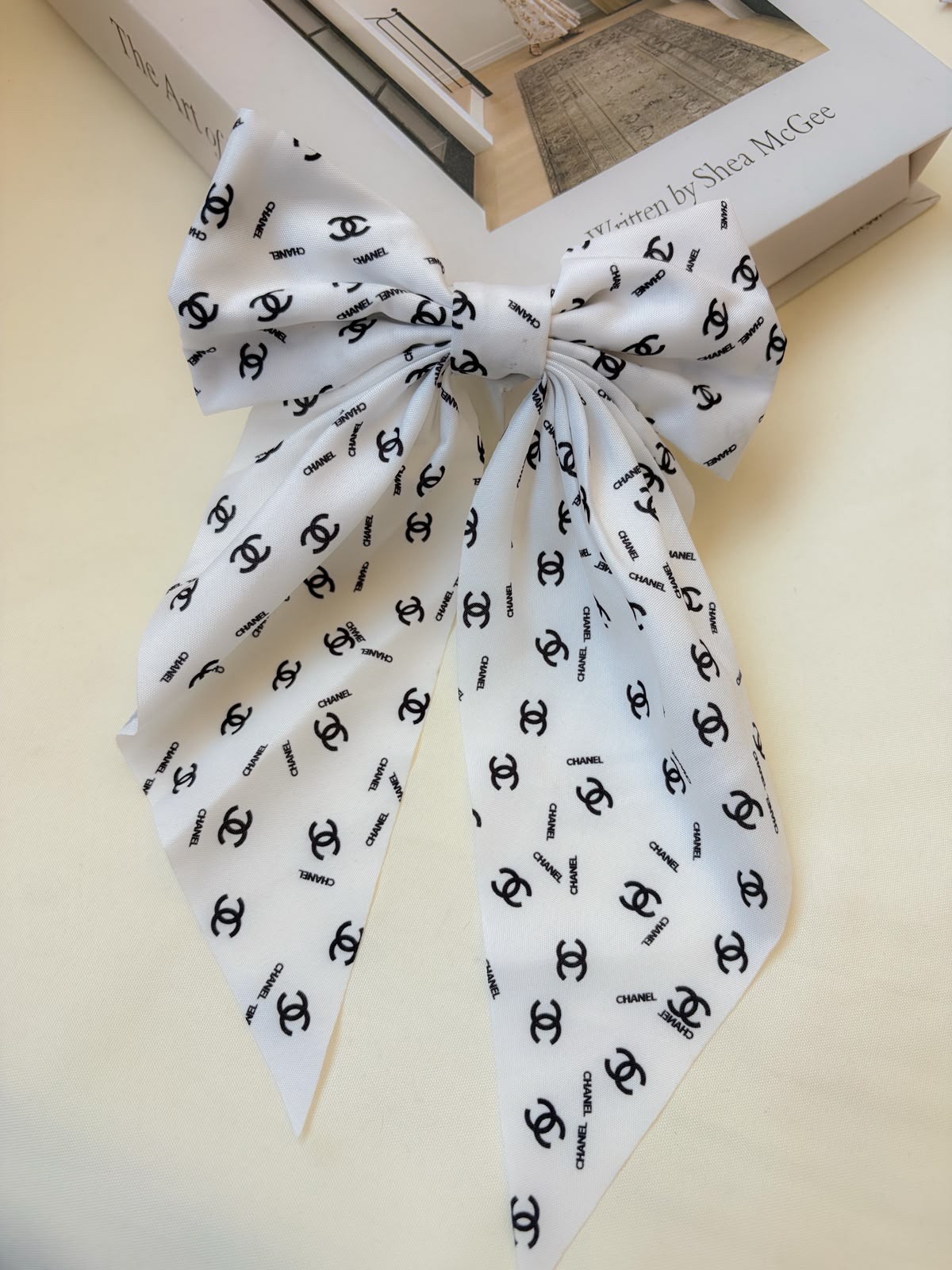 f0d06ebf-b1d8-4920-90a1-296cc3c07427 White chanel - الصورة 1