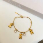 Gold breaclte